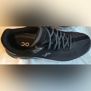 Cloud 5 On shoes..size 9m